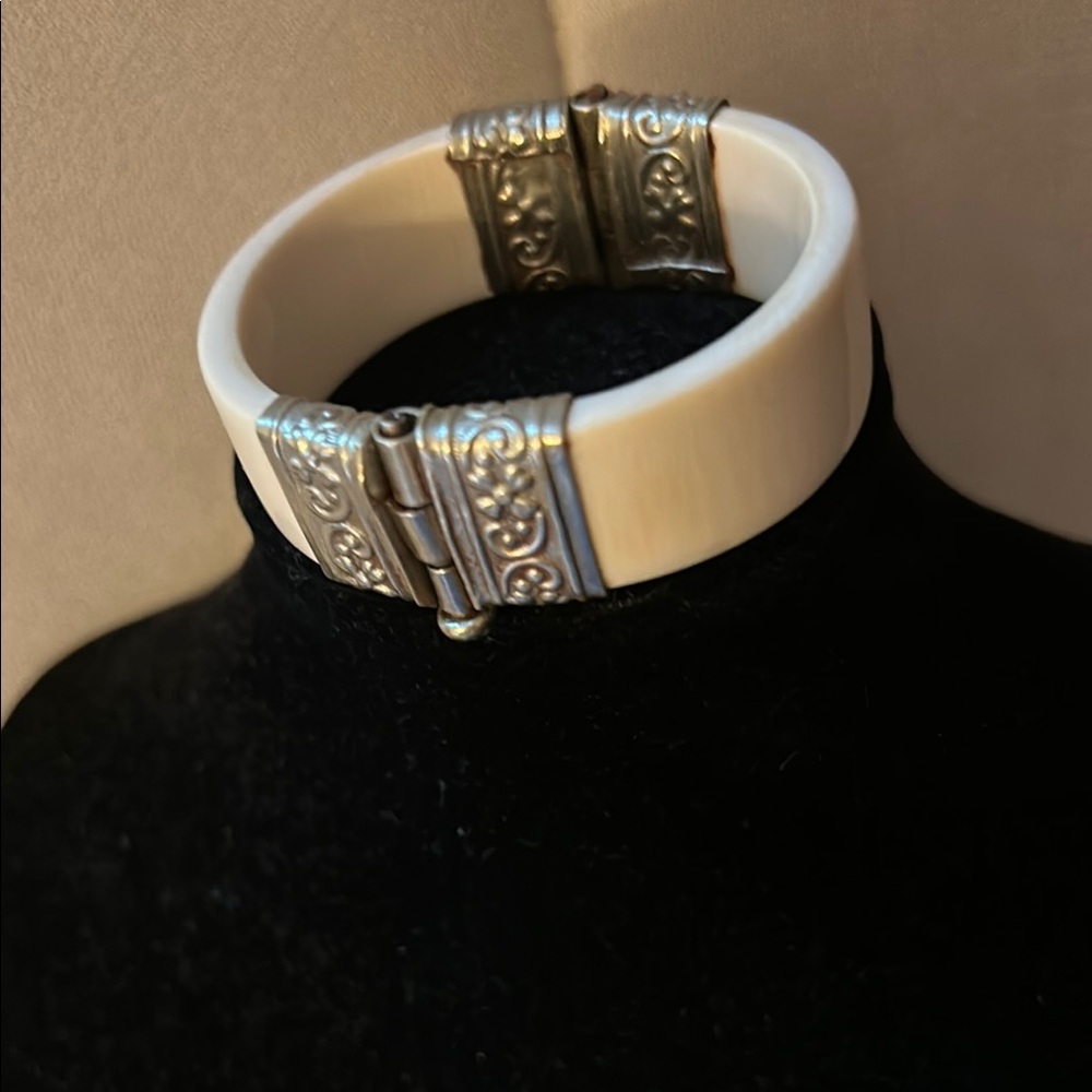 Elegant Silver and Cream Bracelet